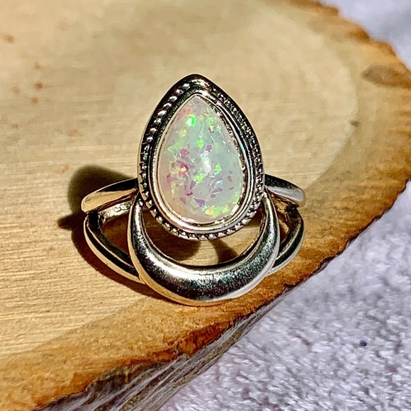 🌙 Mythical Crescent Moon Bright Shiny CZ Opal Tear Drop Unique Ring Size 9 - Picture 3 of 7
